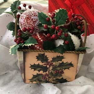 🎄Christmas Container filled with ornaments 🎄